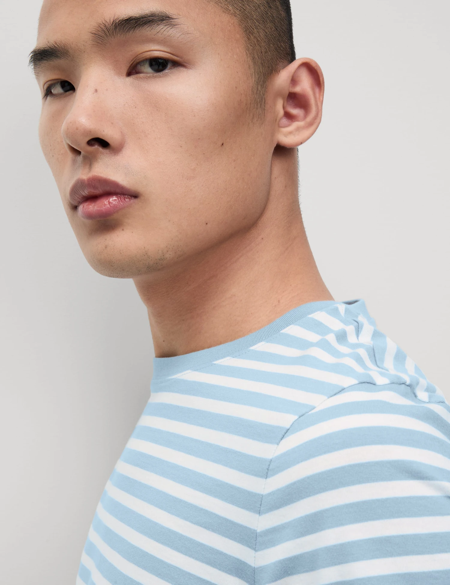 Regular Fit Crew Neck Striped T-Shirt 3 Regular Fit Crew Neck Striped T-Shirt - Image 3
