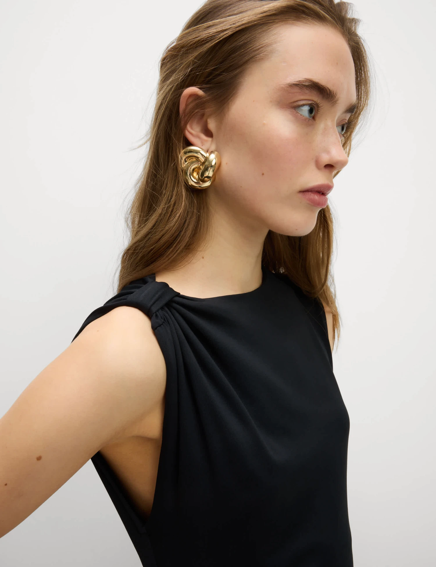 Round Neck Ruched Midi Bodycon Dress 3 Round Neck Ruched Midi Bodycon Dress - Image 3