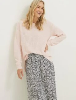 Textured Crew Neck Stepped Hem Jumper