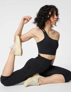 Girlfriend Collective Uma One Shoulder Non Wired Sports Bra (S-XL) -Marksandspencer Sale Store uma one shoulder non wired sports bra s xl 1 10