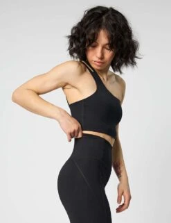 Girlfriend Collective Uma One Shoulder Non Wired Sports Bra (S-XL) -Marksandspencer Sale Store uma one shoulder non wired sports bra s xl 1 9