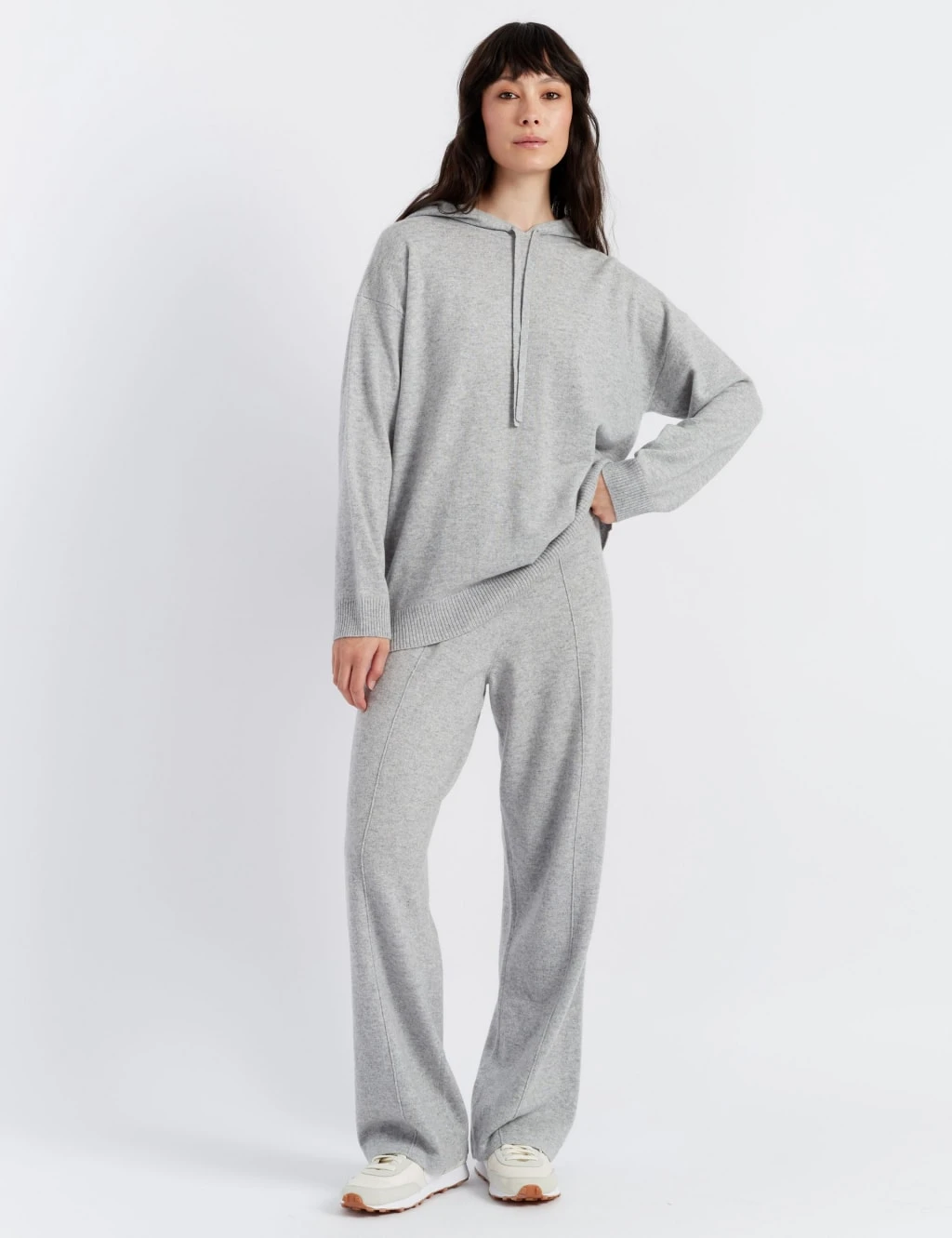 CHINTI & PARKER Wool Rich Wide Leg Relaxed Joggers With Cashmere 3 CHINTI & PARKER Wool Rich Wide Leg Relaxed Joggers With Cashmere - Image 3